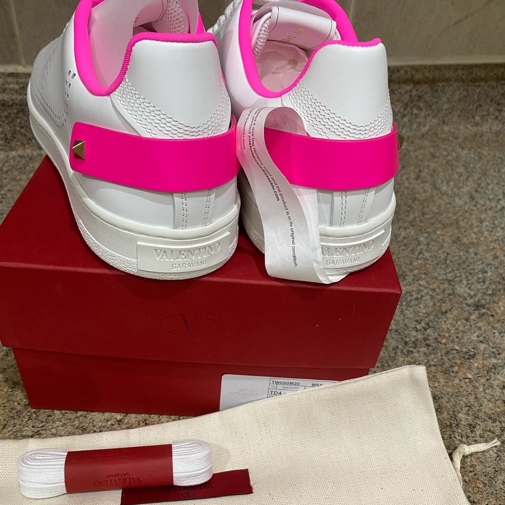 Authentic Valentino Garavani BACKNET sneakers - Picture 4 of 7